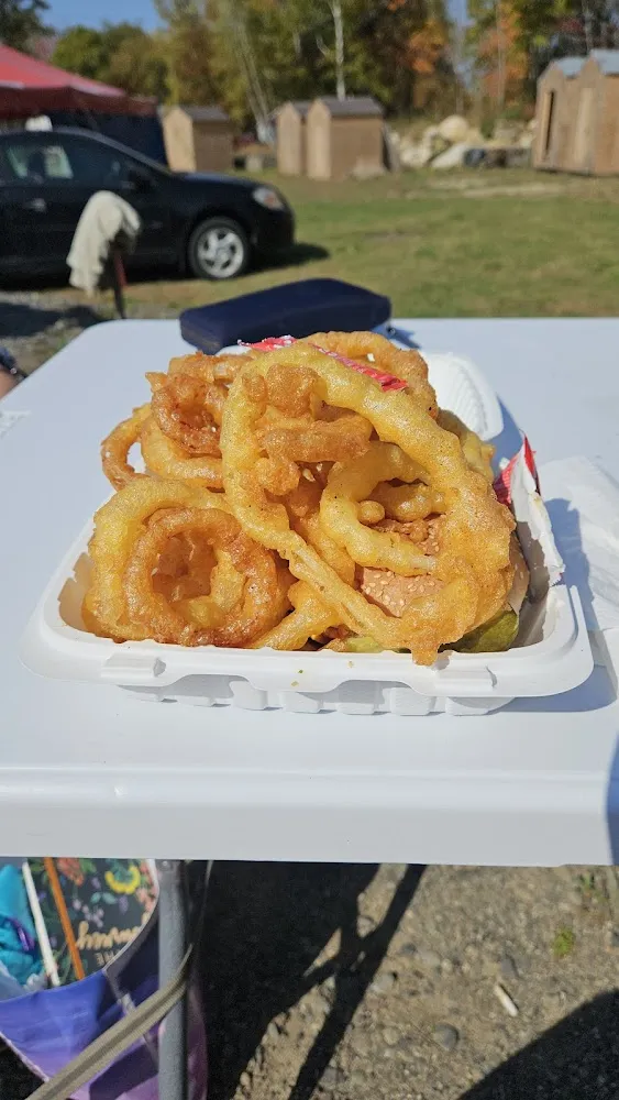 Cheeseburger Basket with Onion Rings